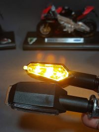 چراغ راهنما موتورسیکلت